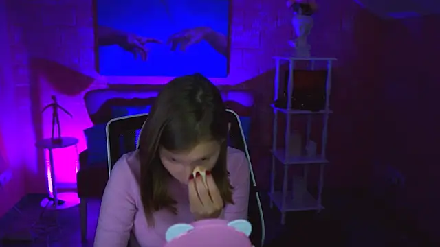 Snapshot of EllaHorton chatting on 11.10.25 EllaHorton online show from 11.10.25