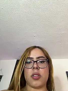 Snapshot of engell_brunet chatting on 04.01.26 engell brunet online show from 04.01.26