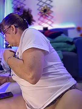 Snapshot of PaulinaSanders_X chatting on 11.15.25 PaulinaSanders X online show from 11.15.25