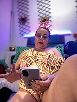 Snapshot of PaulinaSanders_X chatting on 11.15.25 PaulinaSanders X online show from 11.15.25