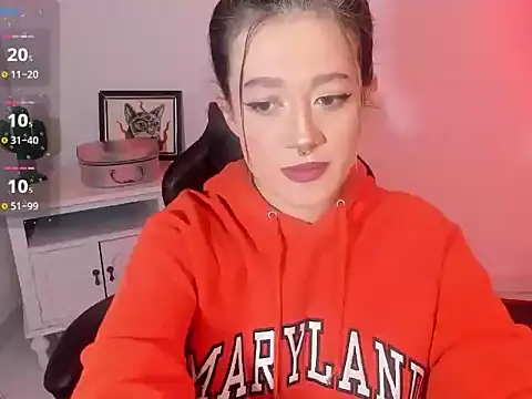 Snapshot of kat_apple chatting on 10.22.25 kat apple online show from 10.22.25