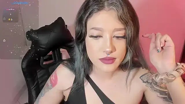 Snapshot of kat_apple chatting on 10.28.25 kat apple online show from 10.28.25