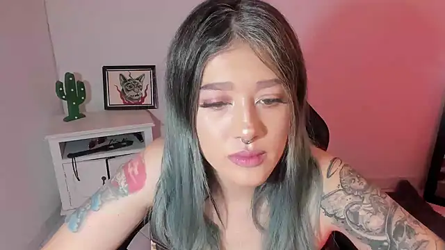 Snapshot of kat_apple chatting on 11.01.25 kat apple online show from 11.01.25