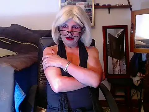 Snapshot of LorenJade chatting on 06.19.26 LorenJade online show from 06.19.26