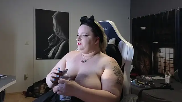 Curvy Lucy online show from 12.01.24
