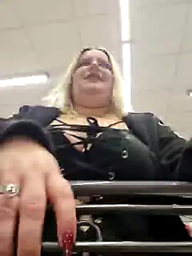 Curvy Lucy online show from 12.17.24