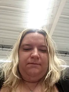 Curvy Lucy online show from 01.06.25