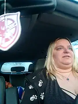 Curvy Lucy online show from 01.07.25