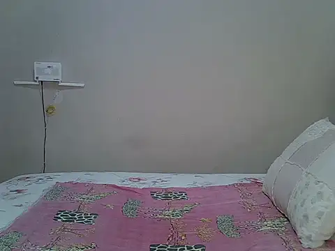 Snapshot of Cariepink chatting on 07.01.26 Cariepink online show from 07.01.26