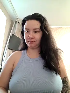 Snapshot of AlexaLexie chatting on 10.21.25 AlexaLexie online show from 10.21.25