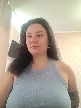 Snapshot of AlexaLexie chatting on 10.29.25 AlexaLexie online show from 10.29.25