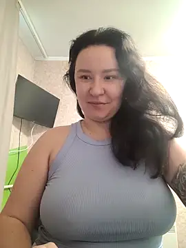 Snapshot of AlexaLexie chatting on 11.13.25 AlexaLexie online show from 11.13.25