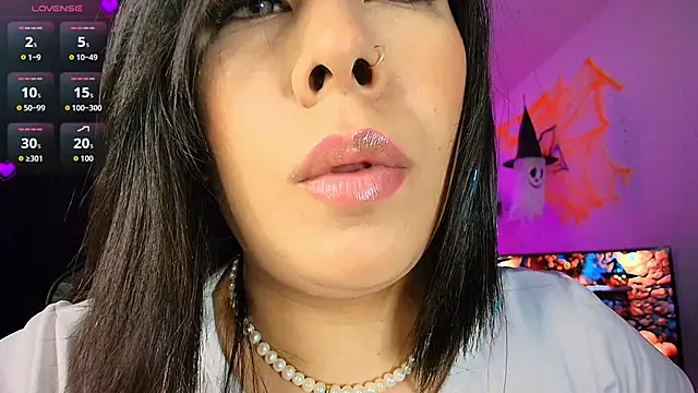 leahtemptation3 online show from 10.28.25