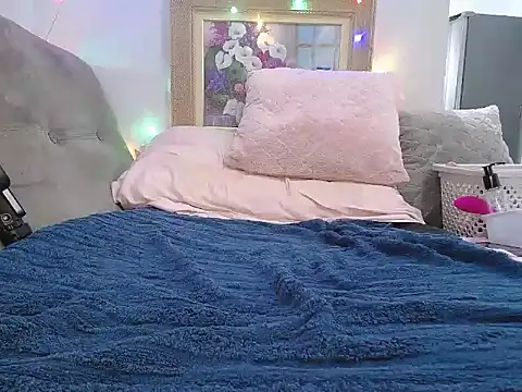 Snapshot of Irresistible24 chatting on 02.28.25 Irresistible24 online show from 02.28.25