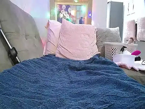 Snapshot of Irresistible24 chatting on 03.02.25 Irresistible24 online show from 03.02.25