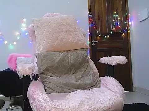 Snapshot of Irresistible24 chatting on 03.15.25 Irresistible24 online show from 03.15.25