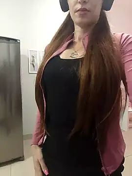 Snapshot of Irresistible24 chatting on 11.02.25 Irresistible24 online show from 11.02.25