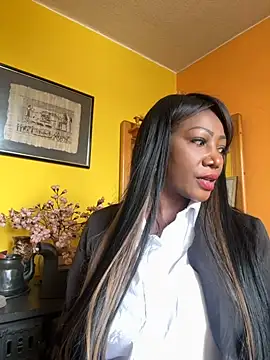 Snapshot of SUUKAM chatting on 11.13.25 SUUKAM online show from 11.13.25