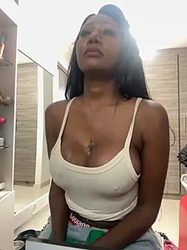 Snapshot of SUUKAM chatting on 11.15.25 SUUKAM online show from 11.15.25