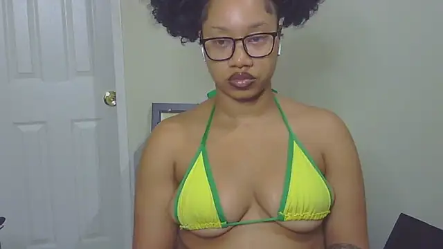 Snapshot of goddessdaisysky chatting on 10.24.25 goddessdaisysky online show from 10.24.25