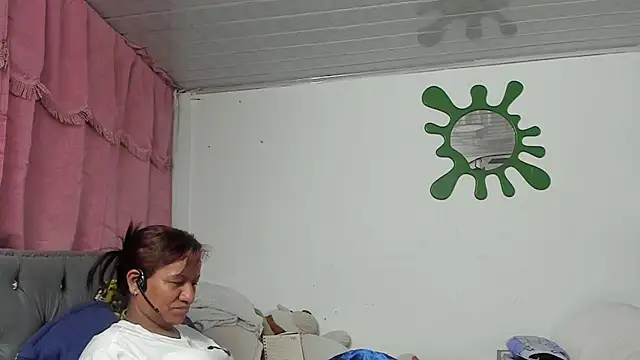 Snapshot of Laflaka22 chatting on 11.01.25 Laflaka22 online show from 11.01.25