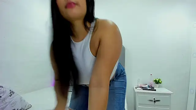 Snapshot of andrea_osorio_ chatting on 02.07.25 andrea osorio online show from 02.07.25