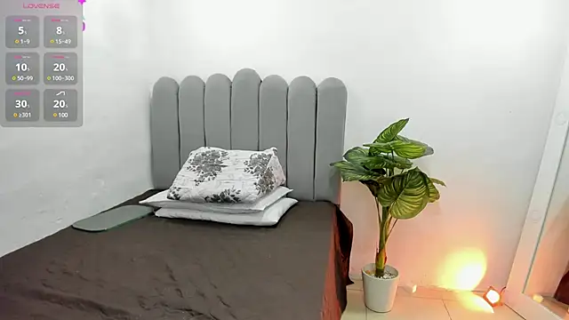 Snapshot of andrea_osorio_ chatting on 03.14.25 andrea osorio online show from 03.14.25