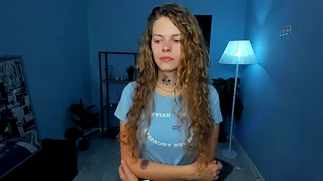 Snapshot of RayaNenlia chatting on 10.21.25 RayaNenlia online show from 10.21.25