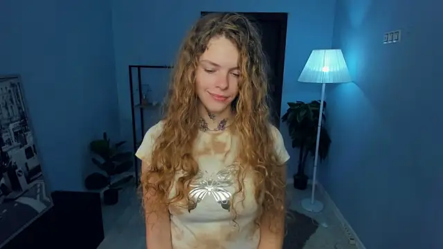 Snapshot of RayaNenlia chatting on 10.27.25 RayaNenlia online show from 10.27.25