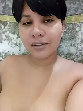 Snapshot of Yara0k chatting on 01.13.25 Yara0k online show from 01.13.25