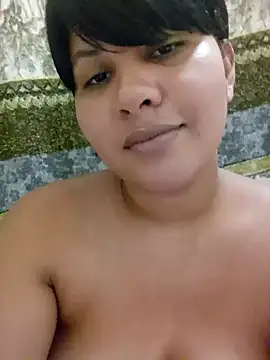 Snapshot of Yara0k chatting on 01.14.25 Yara0k online show from 01.14.25