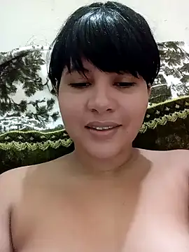 Snapshot of Yara0k chatting on 01.23.25 Yara0k online show from 01.23.25