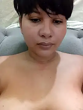 Snapshot of Yara0k chatting on 01.29.25 Yara0k online show from 01.29.25