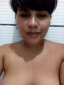 Snapshot of Yara0k chatting on 02.05.25 Yara0k online show from 02.05.25