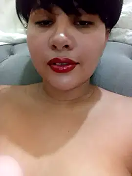 Snapshot of Yara0k chatting on 02.10.25 Yara0k online show from 02.10.25