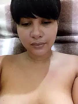 Snapshot of Yara0k chatting on 02.11.25 Yara0k online show from 02.11.25