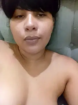 Snapshot of Yara0k chatting on 02.11.25 Yara0k online show from 02.11.25