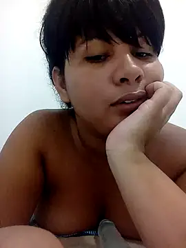 Snapshot of Yara0k chatting on 02.16.25 Yara0k online show from 02.16.25