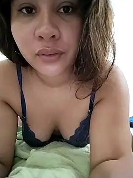 Snapshot of Yara0k chatting on 10.15.25 Yara0k online show from 10.15.25