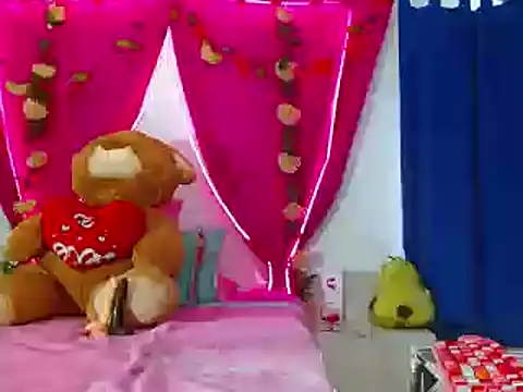 natashakissess online show from 10.22.25