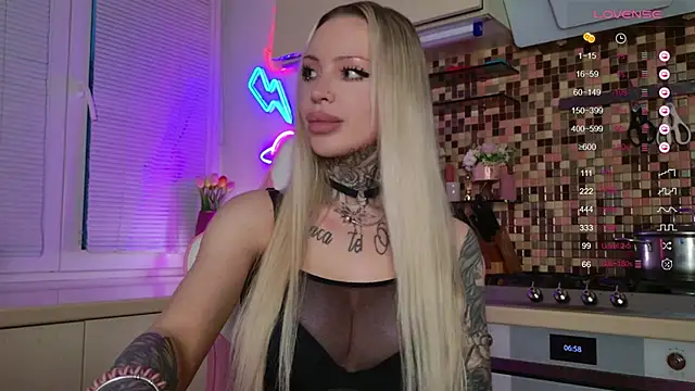 Snapshot of 2badforyou chatting on 01.11.25 2badforyou online show from 01.11.25