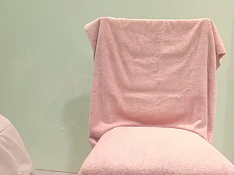 Snapshot of krishevery chatting on 11.18.25 krishevery online show from 11.18.25