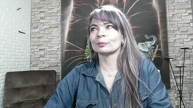 Snapshot of charlotedoll chatting on 01.01.25 charlotedoll online show from 01.01.25
