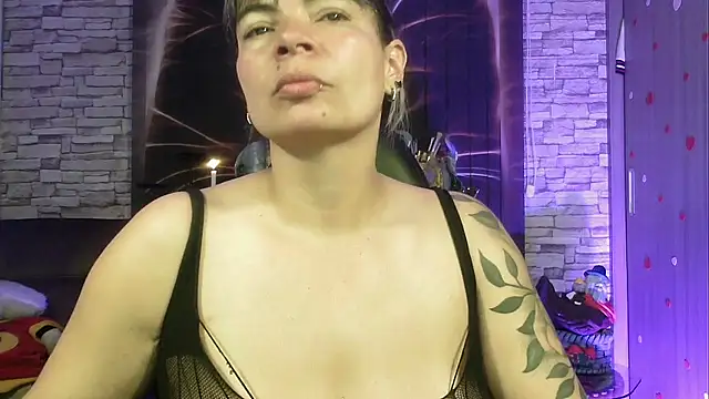 Snapshot of charlotedoll chatting on 09.19.25 charlotedoll online show from 09.19.25