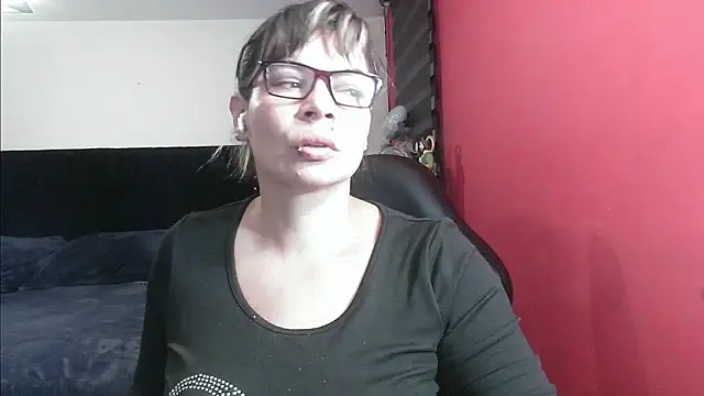 Snapshot of charlotedoll chatting on 10.30.25 charlotedoll online show from 10.30.25