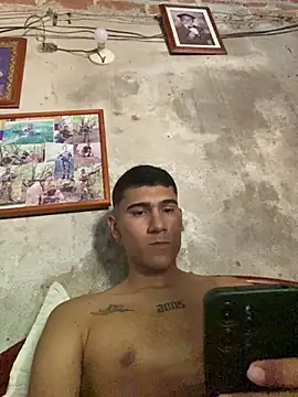 Snapshot of santi_latino chatting on 03.16.25 santi latino online show from 03.16.25