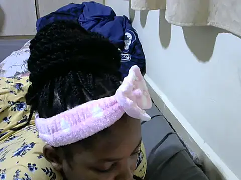 Snapshot of queen-sasha chatting on 03.08.25 queen-sasha online show from 03.08.25