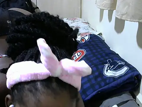 Snapshot of queen-sasha chatting on 03.10.25 queen-sasha online show from 03.10.25