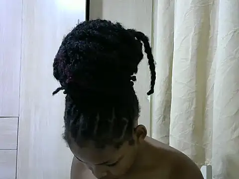 Snapshot of queen-sasha chatting on 03.15.25 queen-sasha online show from 03.15.25