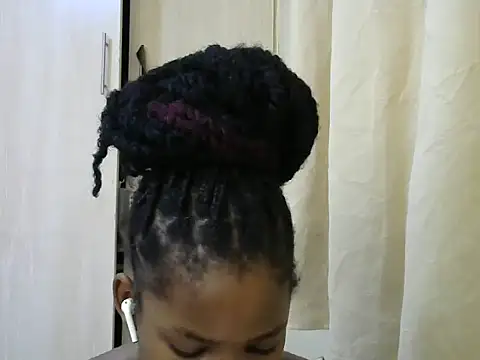 Snapshot of queen-sasha chatting on 03.16.25 queen-sasha online show from 03.16.25